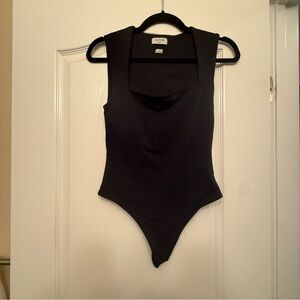 Aritzia Babaton Contour Bodysuit